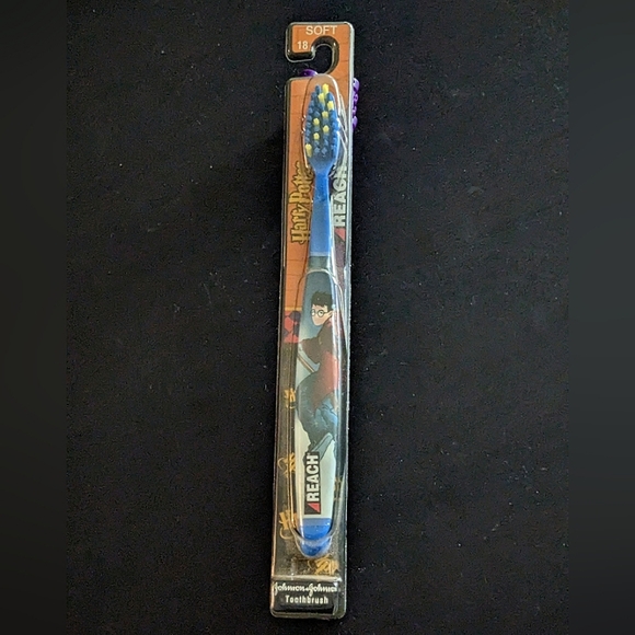 Harry Potter New Rare 2001 Childs Reach Toothbrush 18 Soft Blue Yellow Quidditch - Picture 1 of 7
